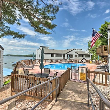 Sunny Osage Beach With Balcony And Lakefront View エクステリア 写真
