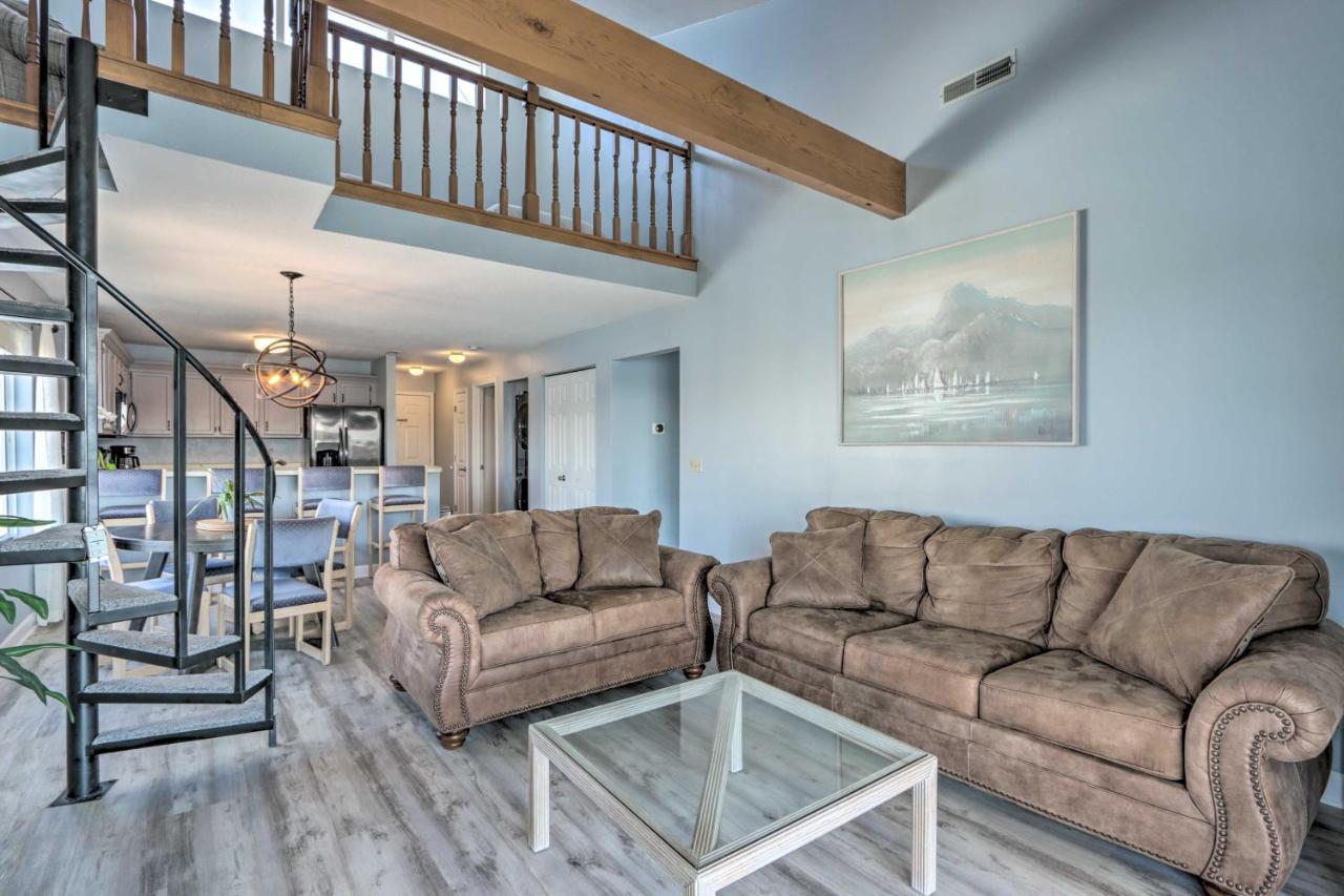 Sunny Osage Beach With Balcony And Lakefront View エクステリア 写真