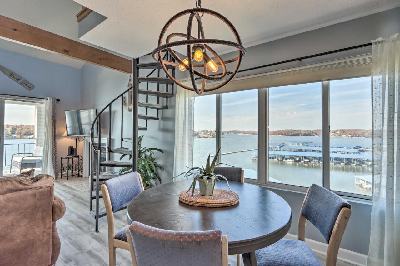 Sunny Osage Beach With Balcony And Lakefront View エクステリア 写真