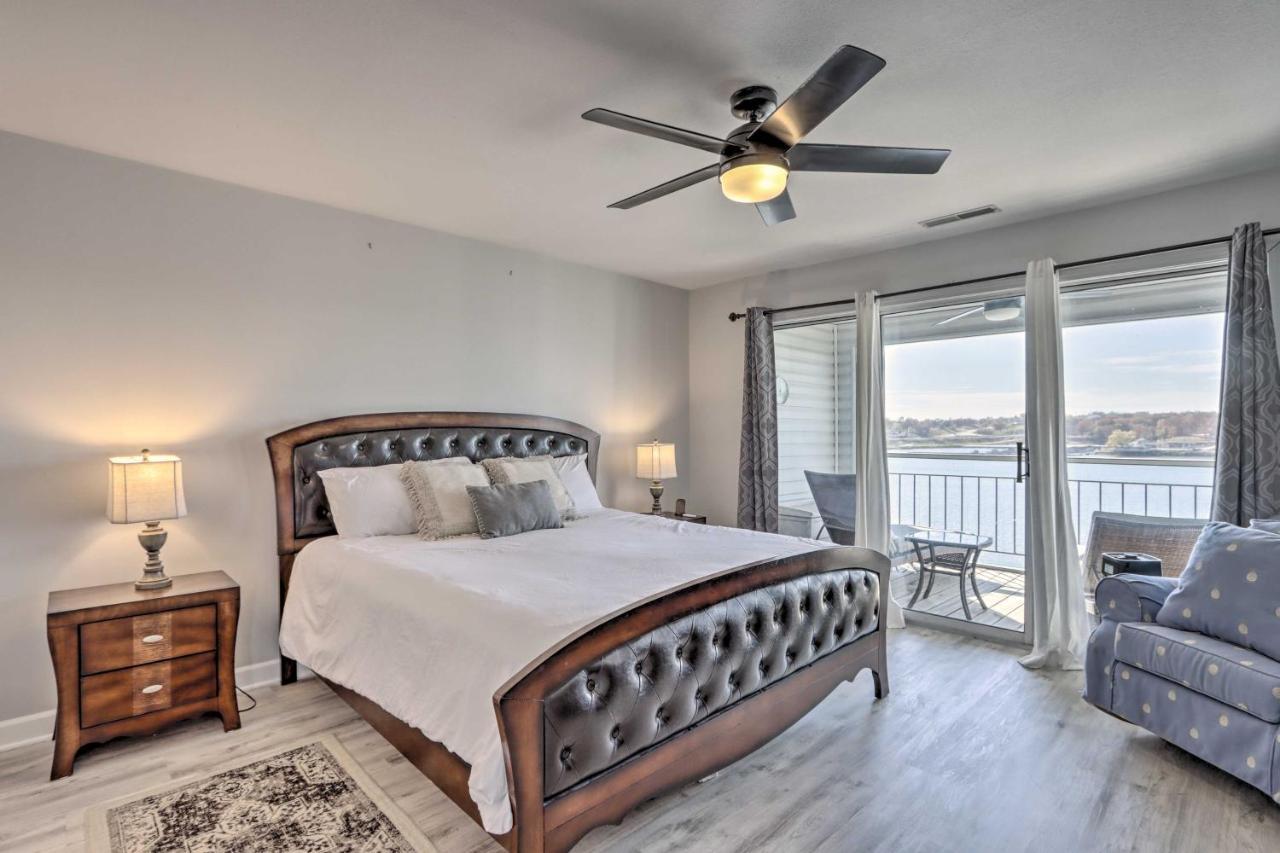 Sunny Osage Beach With Balcony And Lakefront View エクステリア 写真