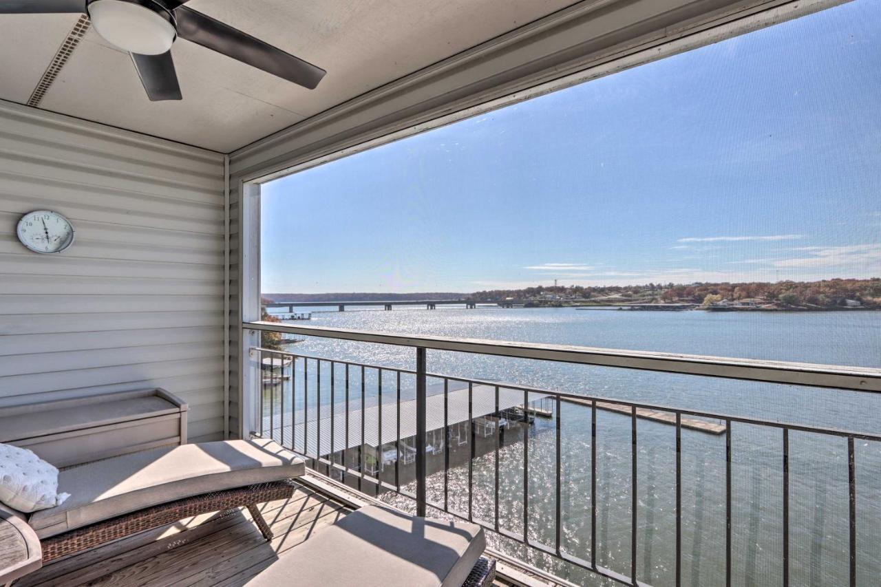 Sunny Osage Beach With Balcony And Lakefront View エクステリア 写真