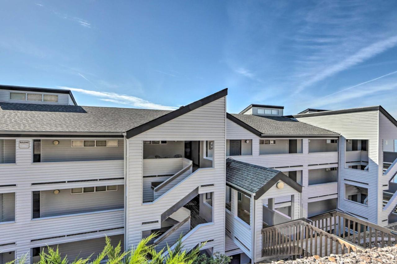 Sunny Osage Beach With Balcony And Lakefront View エクステリア 写真