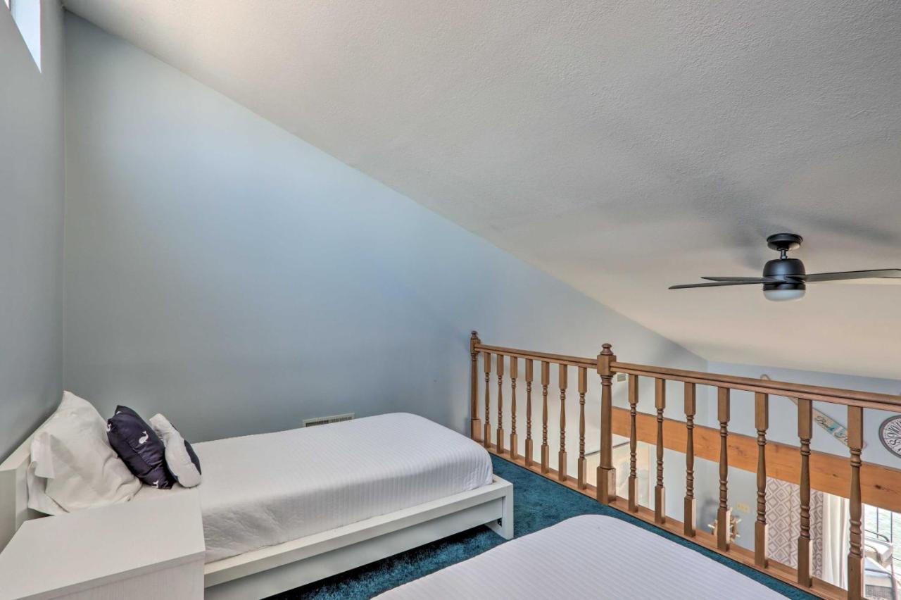 Sunny Osage Beach With Balcony And Lakefront View エクステリア 写真